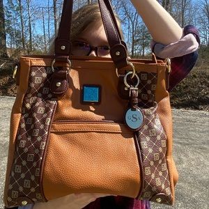 Jose Hess Fashionable Purse with Extendable Strap